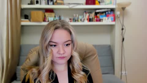 Snapshot of kara_smith_ chatting on November 15, 11:10 pm Kara. Off from 15th till 24th of December online show from November 15, 11:10 pm