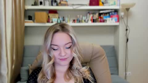 Snapshot of kara_smith_ chatting on November 21, 11:36 pm Kara. Off from 15th till 24th of December online show from November 21, 11:36 pm