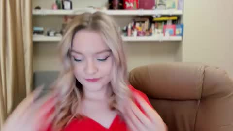 Snapshot of kara_smith_ chatting on February 13, 11:45 pm Kara. Off from 15th till 24th of December online show from February 13, 11:45 pm