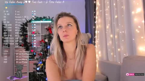 Snapshot of karamelsw chatting on December 27, 1:00 am Julia online show from December 27, 1:00 am