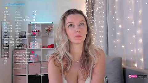 Snapshot of karamelsw chatting on January 22, 1:10 am Julia online show from January 22, 1:10 am