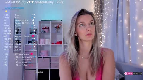 Snapshot of karamelsw chatting on January 31, 8:43 pm Julia online show from January 31, 8:43 pm