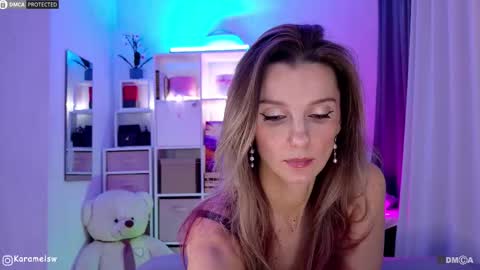 Snapshot of karamelsw chatting on November 12, 11:58 pm Julia online show from November 12, 11:58 pm