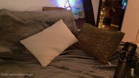 Snapshot of karathemagic chatting on February 1, 4:03 am I am here around 5am GMT karathemagic online show from February 1, 4:03 am