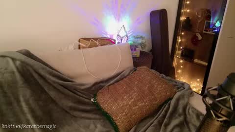 Snapshot of karathemagic chatting on February 15, 8:00 am I am here around 5am GMT karathemagic online show from February 15, 8:00 am