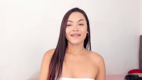 Snapshot of karely_laurent chatting on July 17, 8:57 pm karely_laurent online show from July 17, 8:57 pm