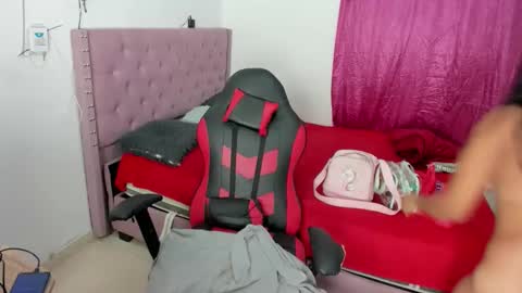 karen_josy online show from January 18, 7:50 pm