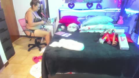 Snapshot of karen_milf_2 chatting on December 3, 3:30 am Karen online show from December 3, 3:30 am