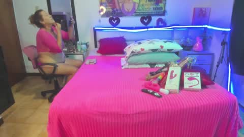 Snapshot of karen_milf_2 chatting on December 7, 3:47 am Karen online show from December 7, 3:47 am