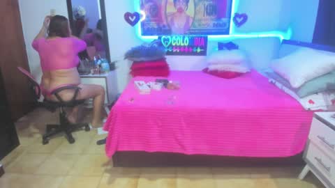 Snapshot of karen_milf_2 chatting on January 5, 1:24 am Karen online show from January 5, 1:24 am