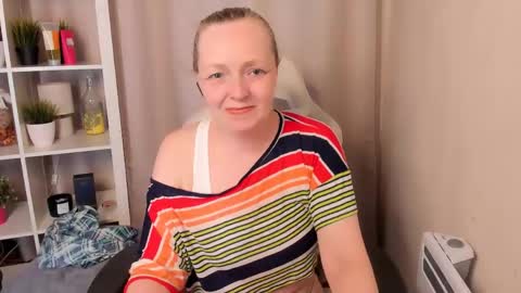 Karen online show from May 3, 12:00 pm