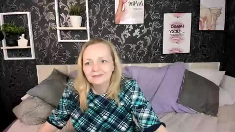 Snapshot of karen_villis chatting on May 24, 11:59 am Karen online show from May 24, 11:59 am