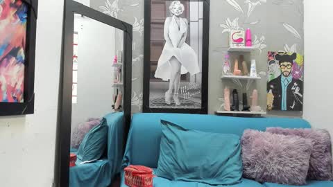 Karen online show from January 15, 7:50 pm