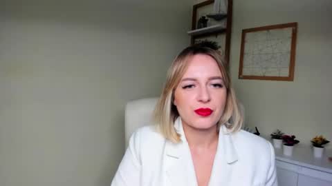 Snapshot of karenenergy chatting on December 15, 6:39 am Karenenergy online show from December 15, 6:39 am