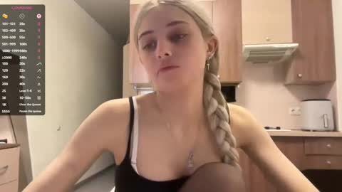 Snapshot of karensimilton chatting on May 11, 1:06 pm May online show from May 11, 1:06 pm