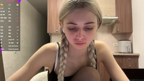 Snapshot of karensimilton chatting on May 18, 3:29 pm May online show from May 18, 3:29 pm