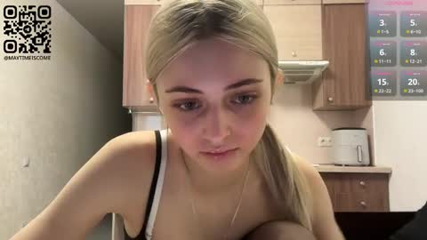 Snapshot of karensimilton chatting on June 3, 3:17 pm May online show from June 3, 3:17 pm