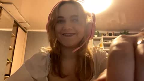 Snapshot of kariejenison chatting on November 15, 7:38 am Im Olivia online show from November 15, 7:38 am