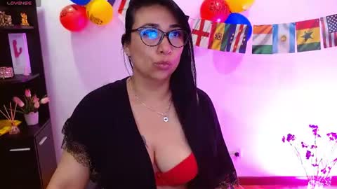 Snapshot of karime_lee chatting on June 23, 10:13 am karime lee online show from June 23, 10:13 am