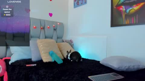 Snapshot of karin_grey69 chatting on March 11, 7:04 am Karin online show from March 11, 7:04 am