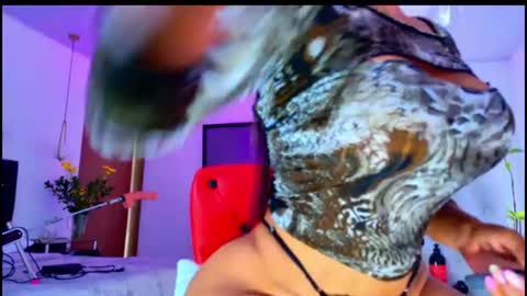 karina4squirt online show from June 13, 4:38 pm