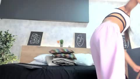 Snapshot of karina_gomez_18 chatting on May 14, 10:44 am Kari online show from May 14, 10:44 am