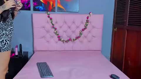 karinatompson online show from November 25, 8:31 pm