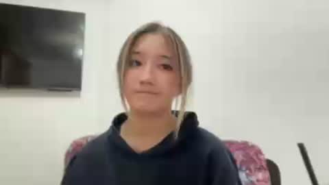 Snapshot of karissagius chatting on July 6, 3:03 pm karissagius online show from July 6, 3:03 pm