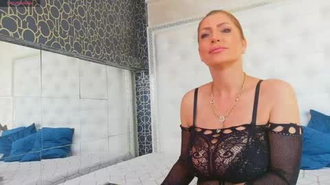 Snapshot of karissia_ chatting on June 8, 4:13 am KARISSIA online show from June 8, 4:13 am