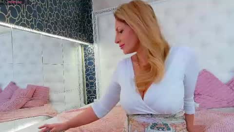 Snapshot of karissia_ chatting on July 12, 4:14 am KARISSIA online show from July 12, 4:14 am