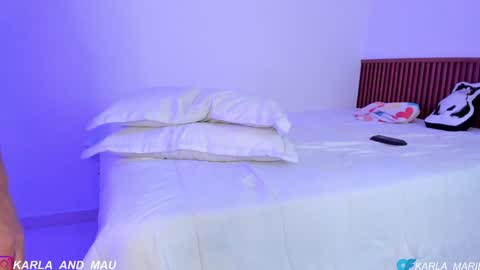 Snapshot of karla_and_mau chatting on December 13, 7:53 pm Karla Mau online show from December 13, 7:53 pm