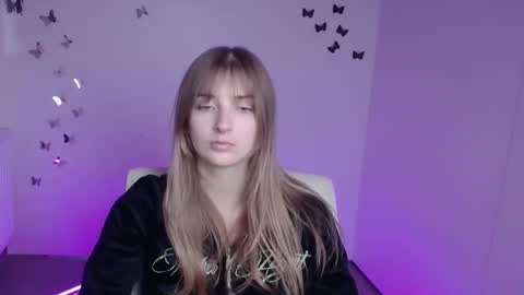 Snapshot of karla_flower chatting on October 4, 11:19 am Karla online show from October 4, 11:19 am