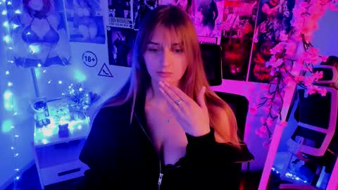 Snapshot of karla_flower chatting on November 13, 1:43 pm Karla online show from November 13, 1:43 pm