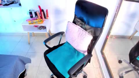 Snapshot of karla_gonzaless chatting on January 15, 6:22 pm Karla Gonzaless online show from January 15, 6:22 pm