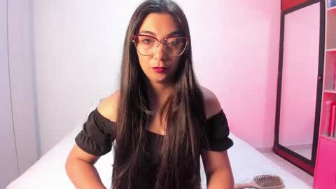 Snapshot of karla_hernandez chatting on June 5, 10:43 am Karla online show from June 5, 10:43 am