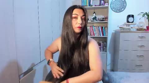 Snapshot of karla_hernandez chatting on June 16, 10:40 am Karla online show from June 16, 10:40 am