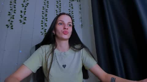 karla_lim online show from December 17, 10:27 pm