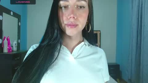 Snapshot of karla_zambrano chatting on May 2, 7:19 pm karla online show from May 2, 7:19 pm