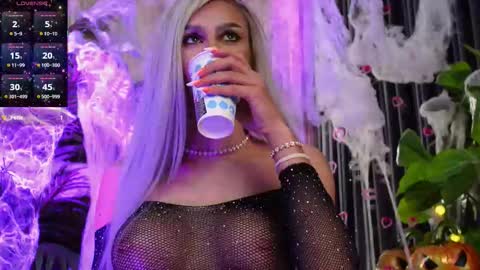 Snapshot of karlabart chatting on October 22, 7:24 pm KarlaBart online show from October 22, 7:24 pm