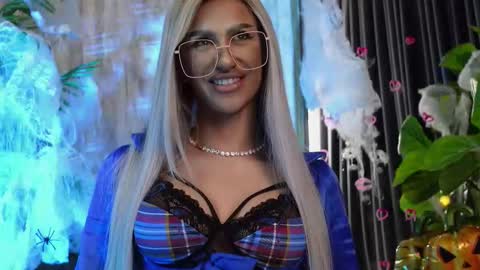 Snapshot of karlabart chatting on October 25, 7:30 pm KarlaBart online show from October 25, 7:30 pm