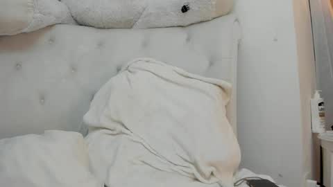 Snapshot of karlagirlfox chatting on May 24, 11:32 pm KARLA A online show from May 24, 11:32 pm