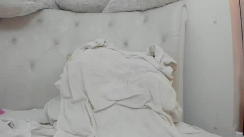 Snapshot of karlagirlfox chatting on June 7, 1:32 am KARLA A online show from June 7, 1:32 am