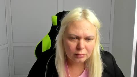 Snapshot of karlagoldd chatting on July 23, 7:39 am Karla online show from July 23, 7:39 am