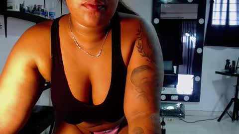 karlaluann online show from November 11, 1:44 pm