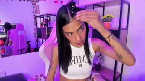 karlaslutskinny__ online show from February 7, 9:18 pm