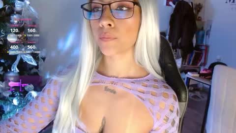 Snapshot of karlavittar chatting on November 28, 12:41 pm karlavittar online show from November 28, 12:41 pm