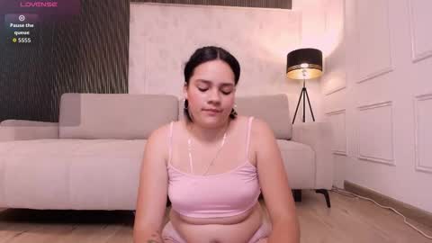 Snapshot of karlie_small chatting on December 15, 7:51 pm Karli online show from December 15, 7:51 pm