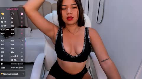 Snapshot of karliie_kloss_ chatting on November 19, 3:50 am karliie kloss online show from November 19, 3:50 am