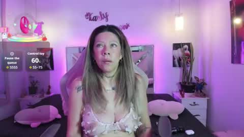 Snapshot of karly_moonn chatting on June 19, 10:30 am Karly Moonns online show from June 19, 10:30 am