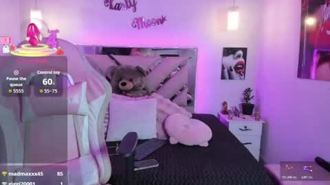 Snapshot of karly_moonn chatting on June 26, 1:10 am Karly Moonns online show from June 26, 1:10 am